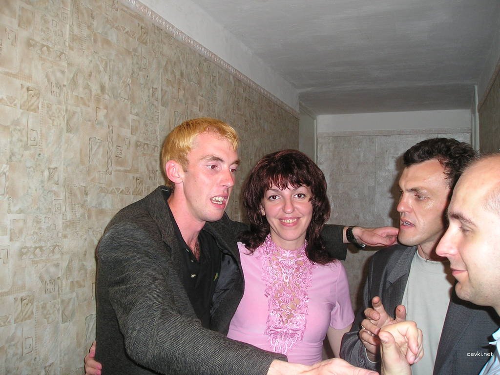 Lustful Amateur Slut Gets Wild in Explicit Porn Photos!