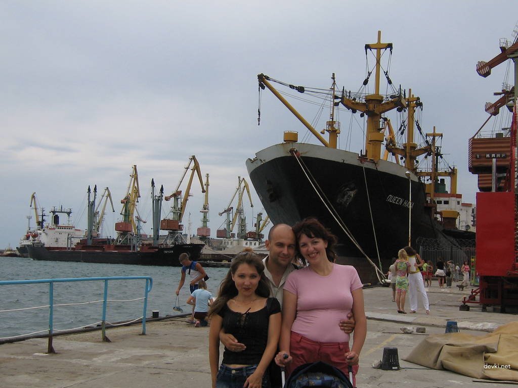 Lustful Amateur Slut Gets Wild in Explicit Porn Photos!