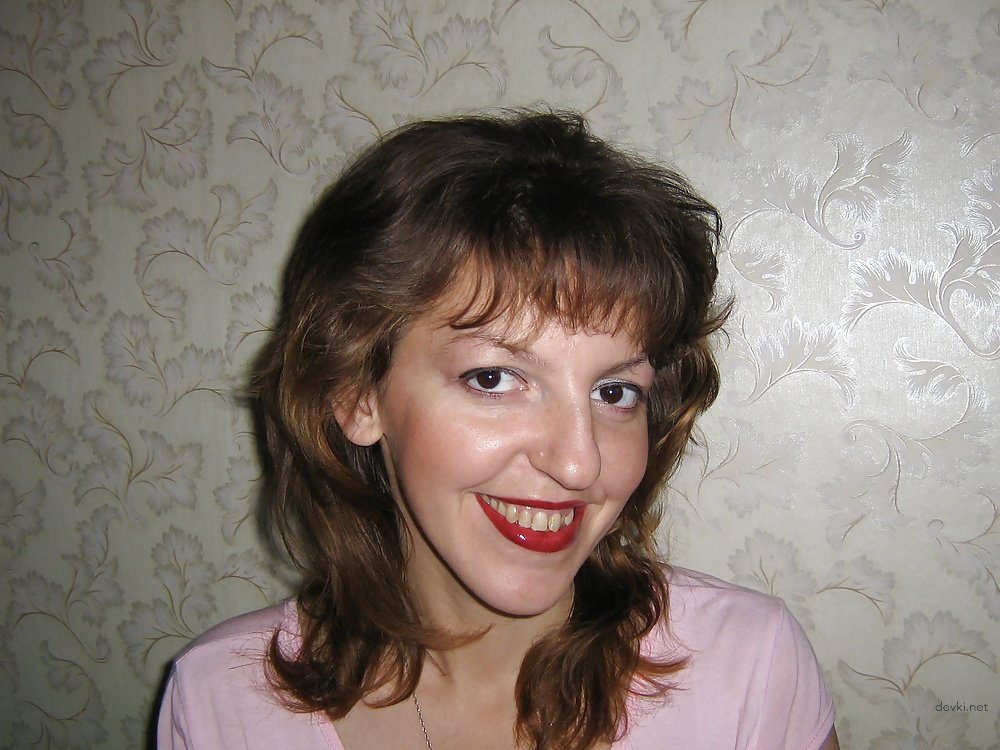 Lustful Amateur Slut Gets Wild in Explicit Porn Photos!