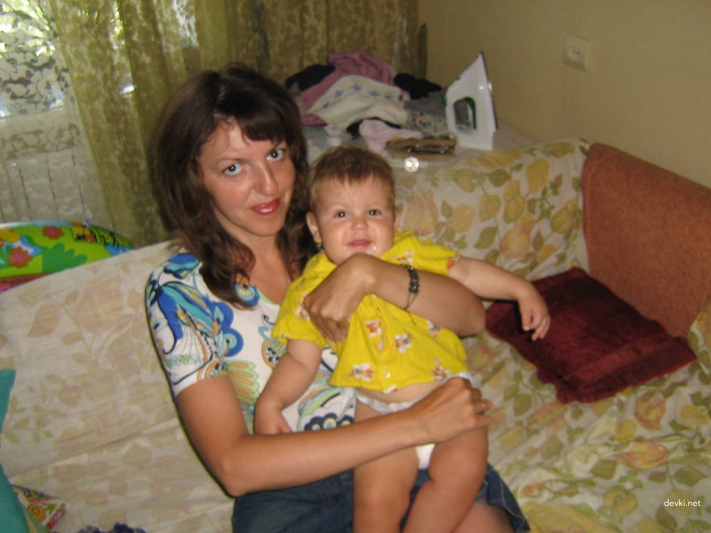 Lustful Amateur Slut Gets Wild in Explicit Porn Photos!