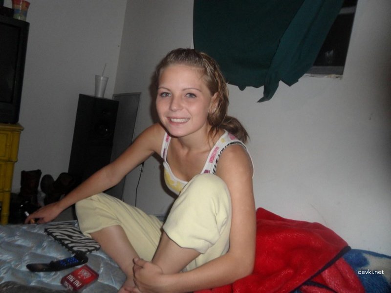 Rough Sex with Young Girlfriend: Amateur Porn Fuck Session