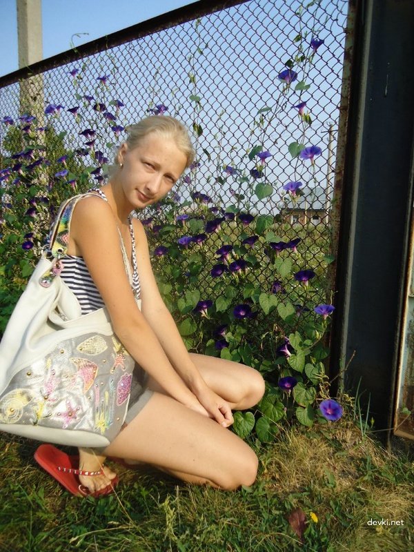 Rural Girl Grows Up: Explicit Amateur Porn Photos