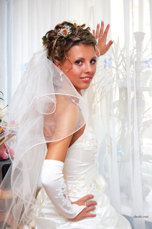 Seductive Bride Poses in Skimpy Outfit: Amateur Explicit Photo