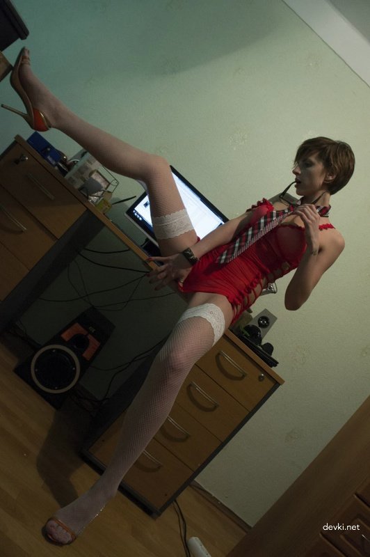 Slim Girl in Glasses Amateur Porn Pics: Explicit and Bold!