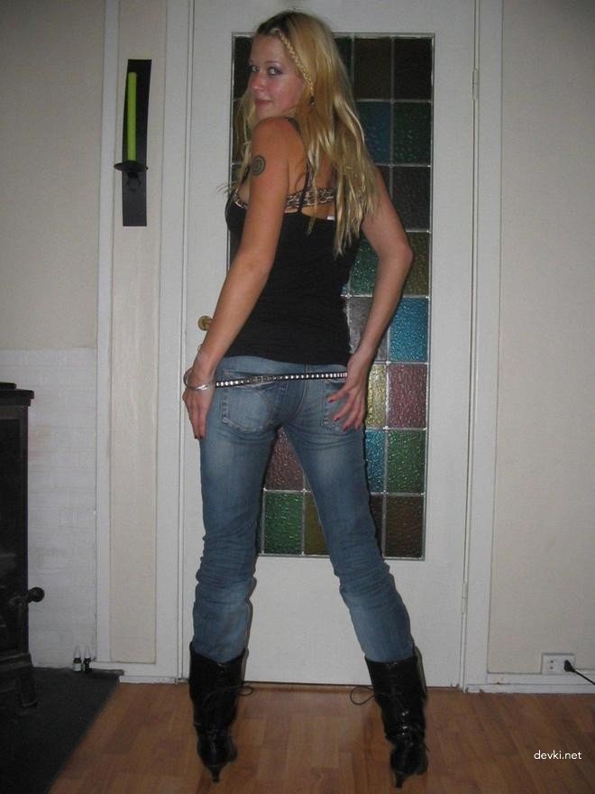 Explicit Anal Sex with Young Blonde Amateur