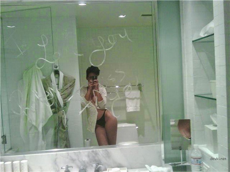 Explicit Nude Photos of Rihanna: Uncensored Amateur Pictures