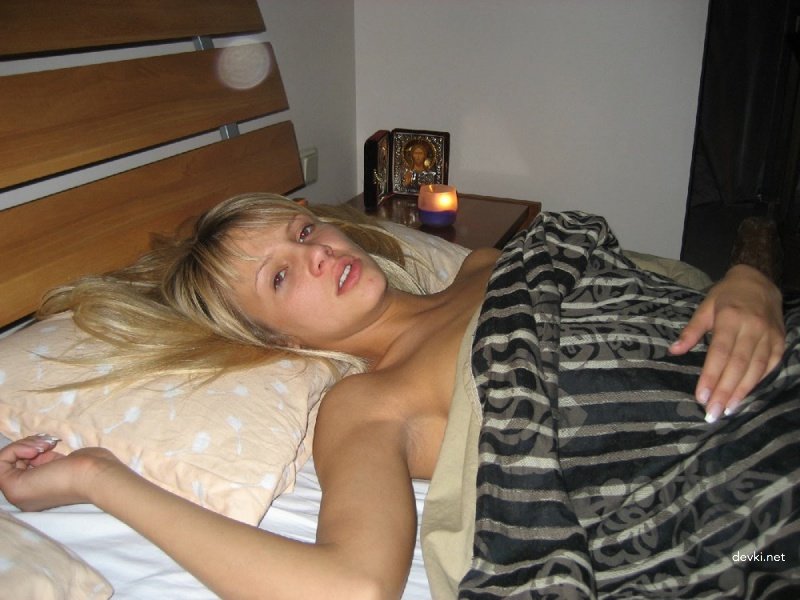 Naughty Girl Gives Blowjob: Amateur Porn Photo