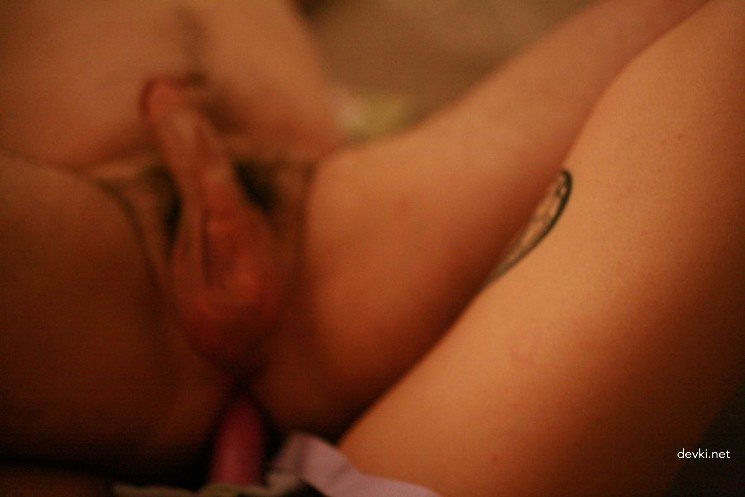 Girl fucks guy with strap-on in amateur porn