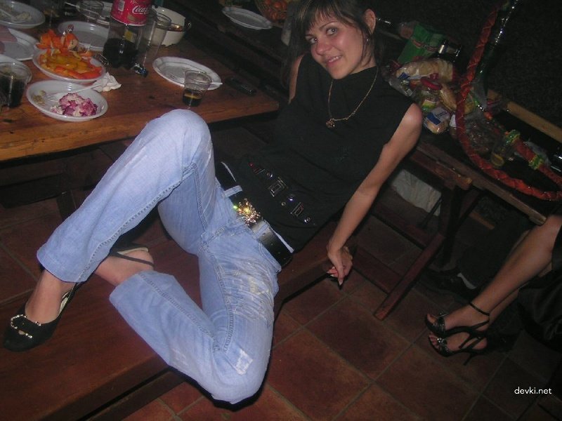 Hot Babe Gives Amazing Blowjob in Amateur Porn Pic