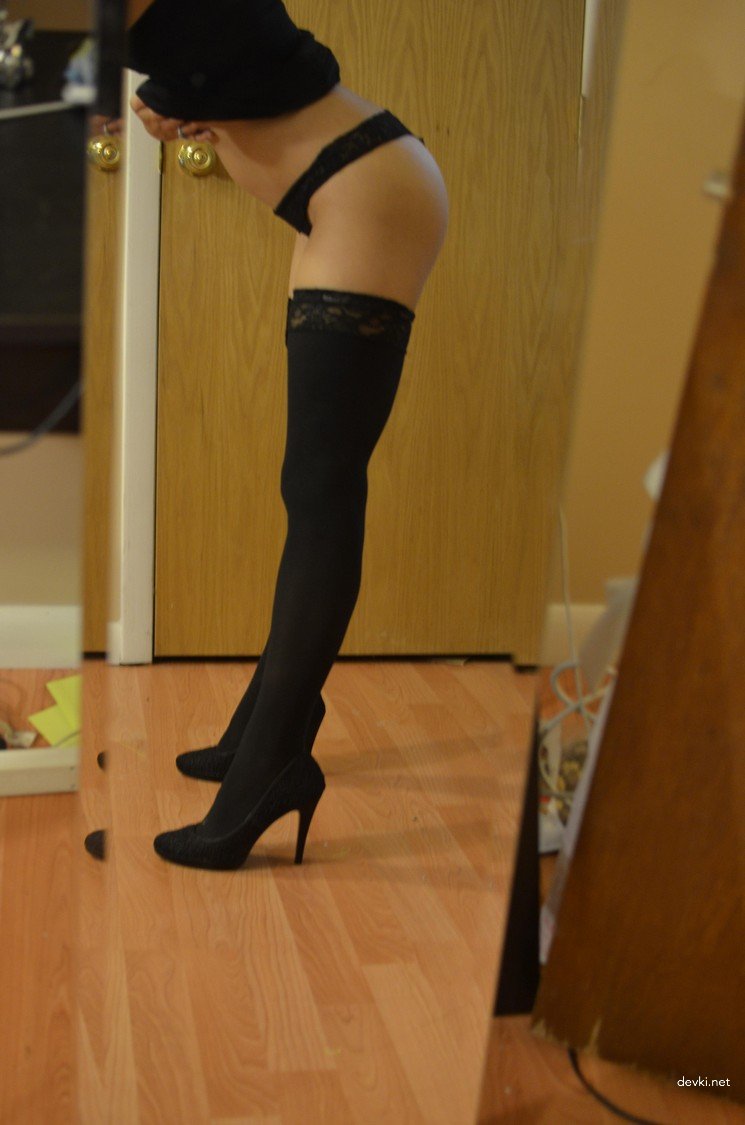 Amateur Slut Gets Freaky with Bottle - Explicit Porn Photo