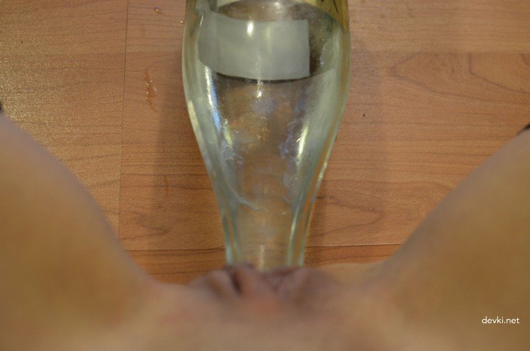 Amateur Slut Gets Freaky with Bottle - Explicit Porn Photo