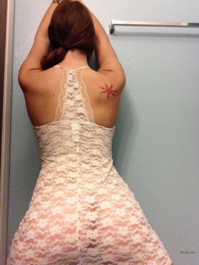 Hot Babe with Perfect Body Poses Naked - Amateur Porn Photo