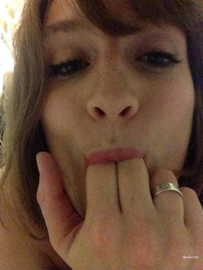 Hot Babe with Perfect Body Poses Naked - Amateur Porn Photo