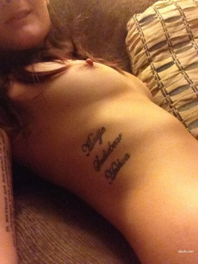 Hot Babe with Perfect Body Poses Naked - Amateur Porn Photo