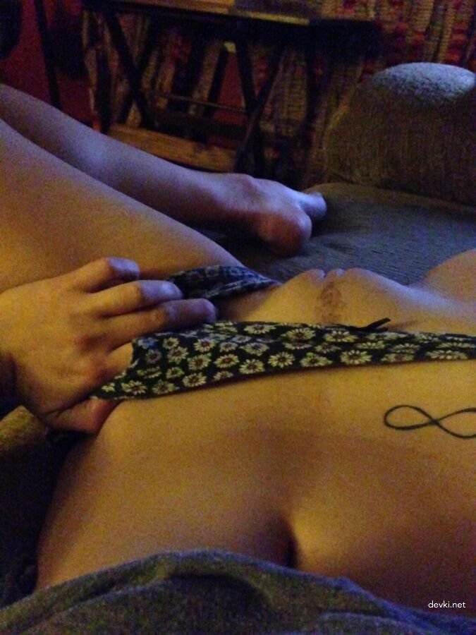 Hot Babe with Perfect Body Poses Naked - Amateur Porn Photo