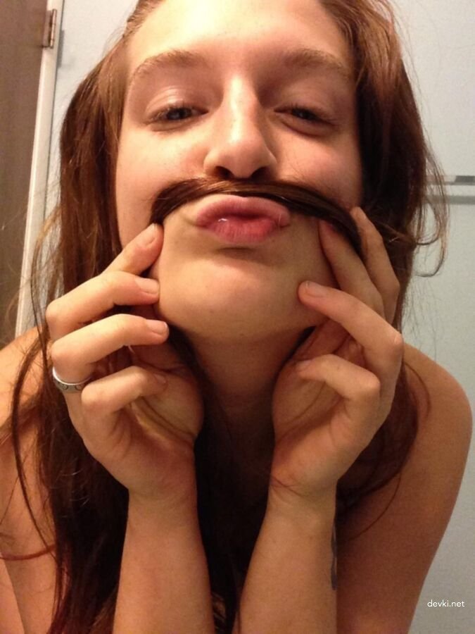 Hot Babe with Perfect Body Poses Naked - Amateur Porn Photo