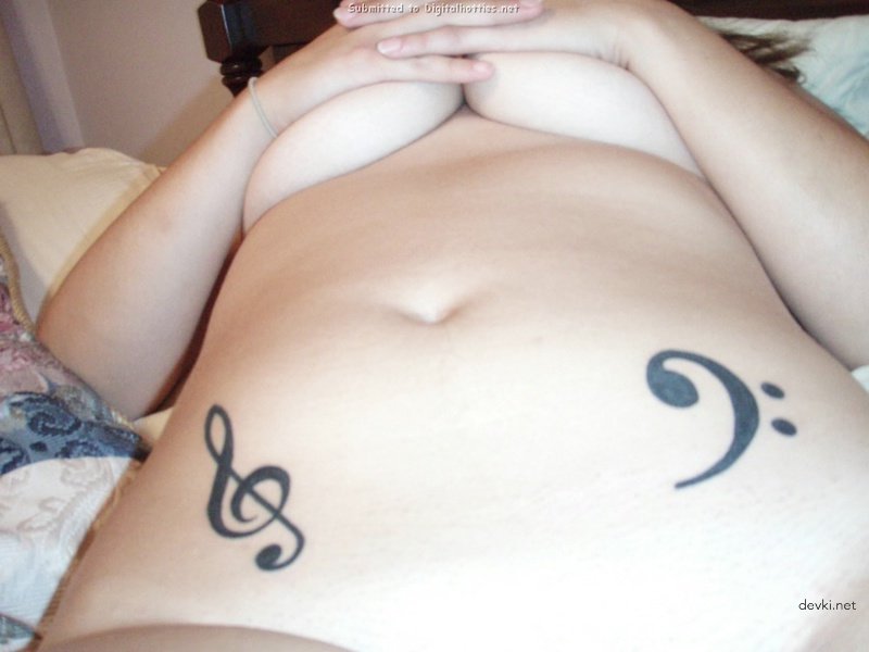 Raw Car Sex: Amateur Porn Photo Shoot with Explicit Action