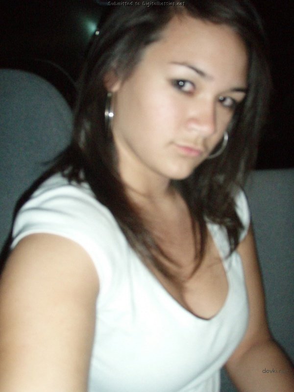 Raw Car Sex: Amateur Porn Photo Shoot with Explicit Action