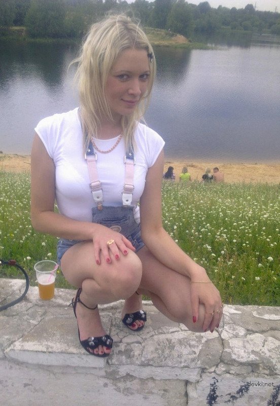 Slut Takes It in Every Hole: Hardcore Amateur Porn Photos