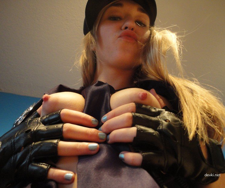 Sexy Girl in Hot Sex Costume - Amateur Porn XXX Pics