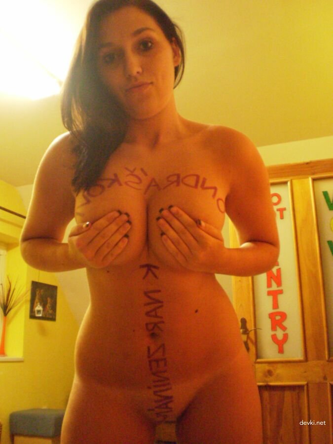 Amateur Girl Captures Shaved Pussy - Explicit Close-Up Photo Shoot