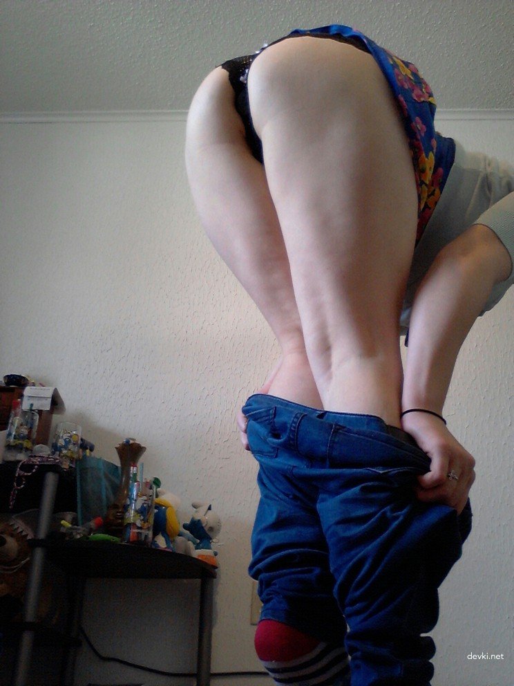 Anal Plug Play in Amateur Porn: Bold Butt Plug Fun