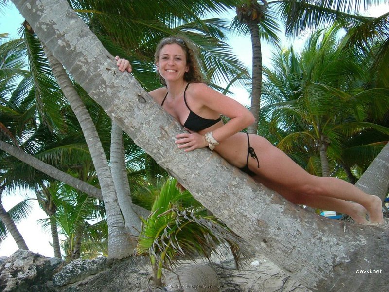 Explicit Amateur Family Couple Vacation Photos - XXX Content