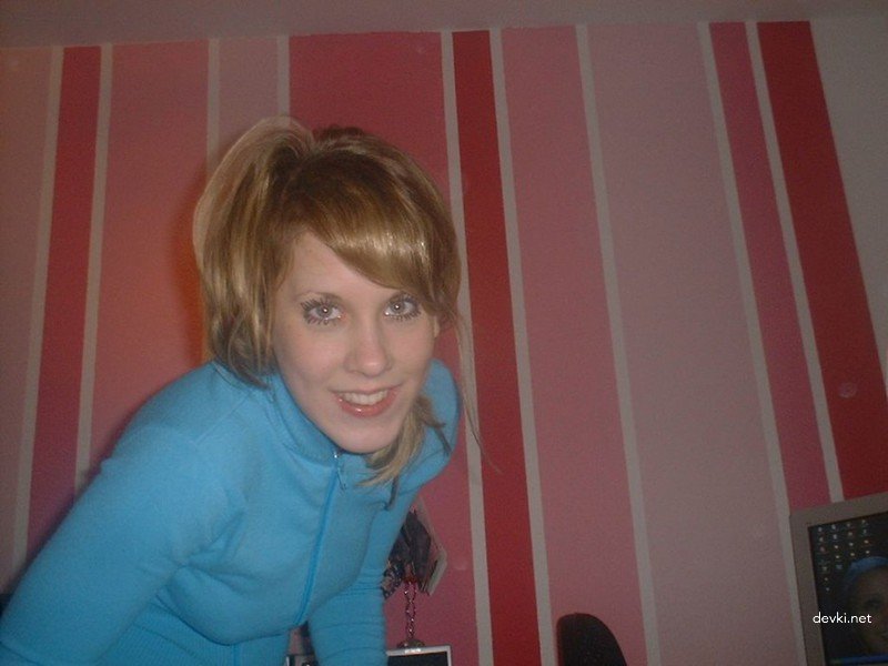 Hot Amateur Pussy Licking Photos: Girl Loving Every Lick