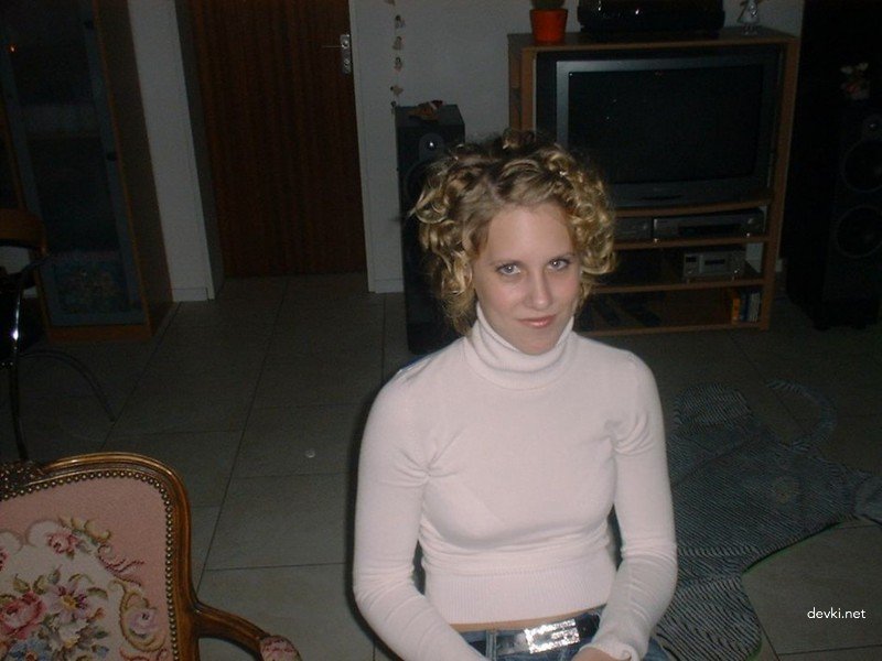 Hot Amateur Pussy Licking Photos: Girl Loving Every Lick