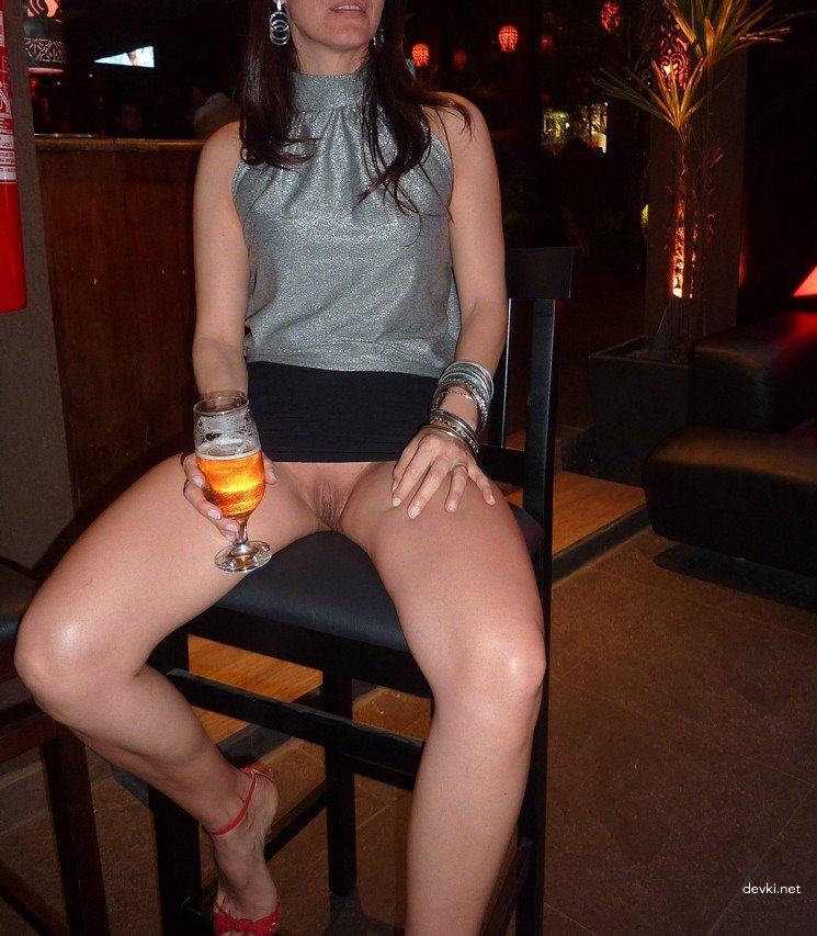 Bare Pussy Upskirt Amateur Teen Photo - No Panties Under Skirt