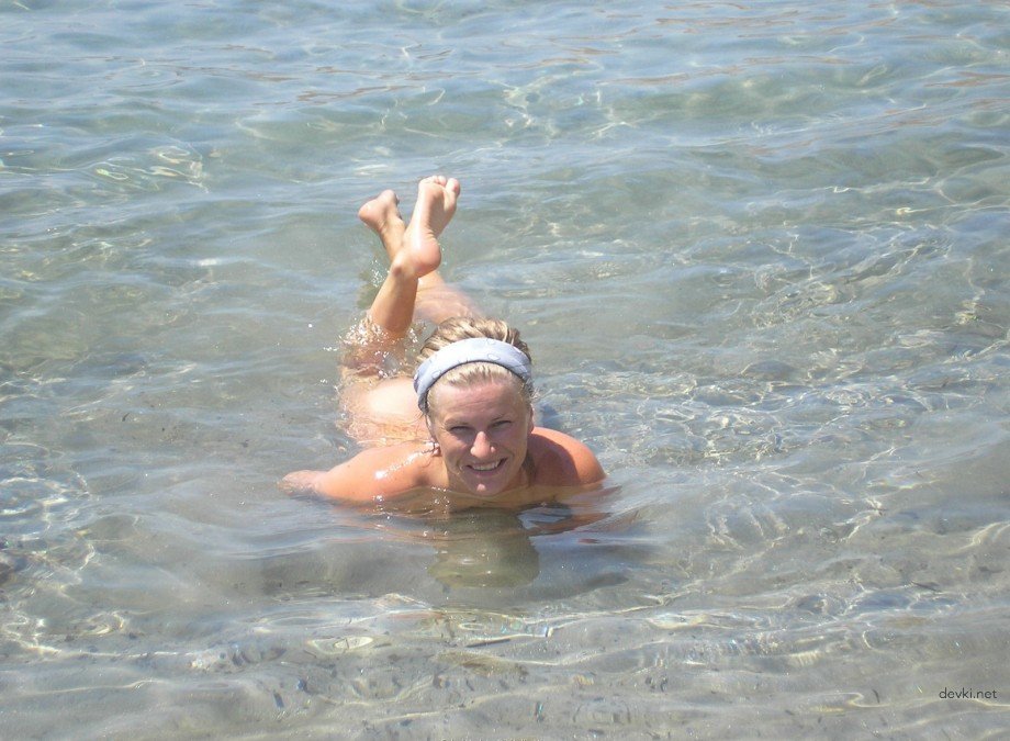 Seductive Girlfriend Gives Blowjob - Amateur Porn Photo