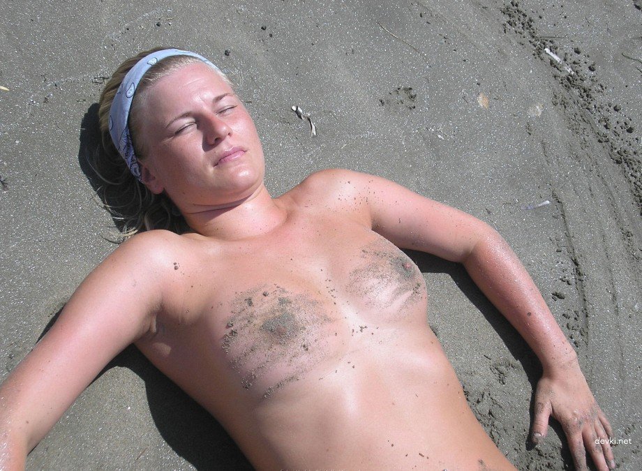 Seductive Girlfriend Gives Blowjob - Amateur Porn Photo