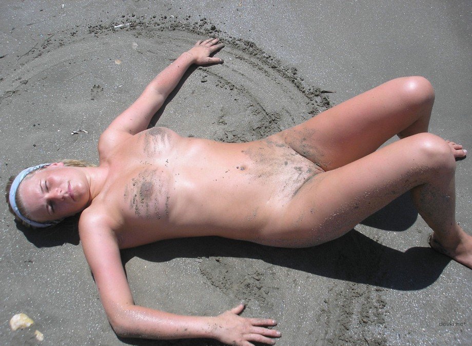 Seductive Girlfriend Gives Blowjob - Amateur Porn Photo