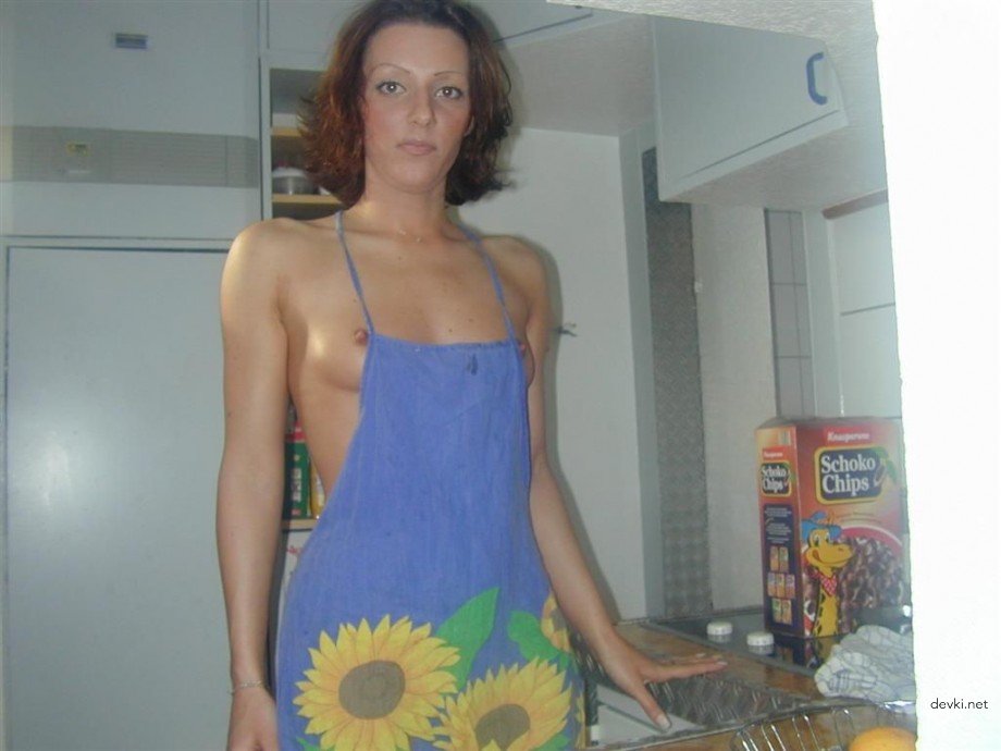 Naked Wife in Kitchen: Explicit Amateur Nude Photo