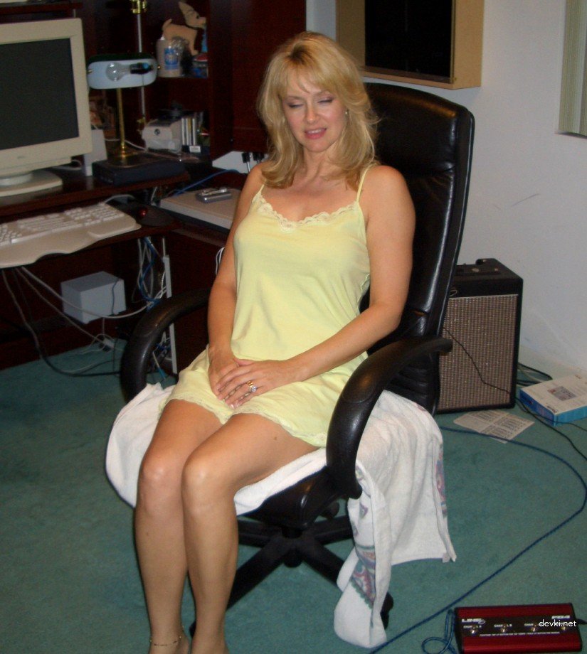 Mature Woman's Explicit Homemade Porn Photos - Amateur MILF XXX Shots