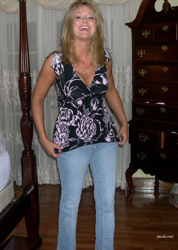 Mature Woman's Explicit Homemade Porn Photos - Amateur MILF XXX Shots