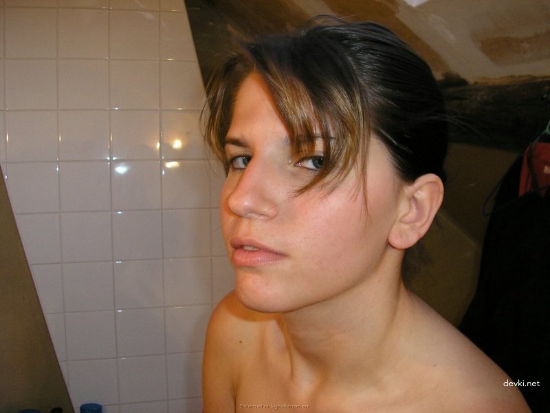 Amateur Girlfriend Masturbates Herself - Explicit Solo Porn Photo