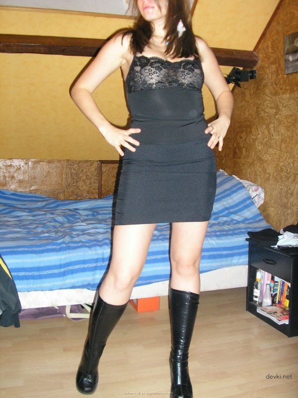 Amateur Girlfriend Masturbates Herself - Explicit Solo Porn Photo