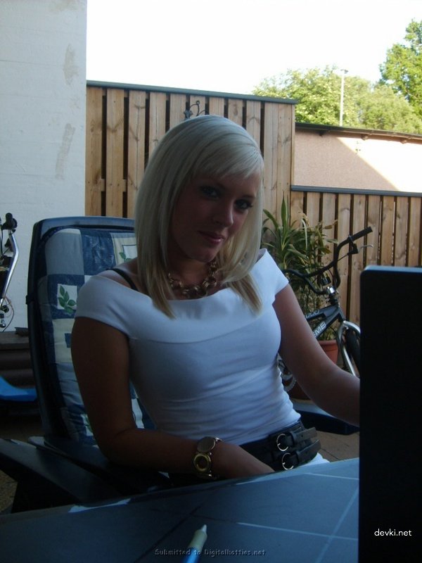 Blonde Amateur Sucking Cock - Explicit Homemade Porn