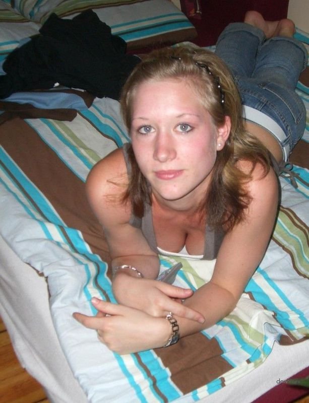 Amateur Girl Masturbates Her Clit in Explicit Porn Photo