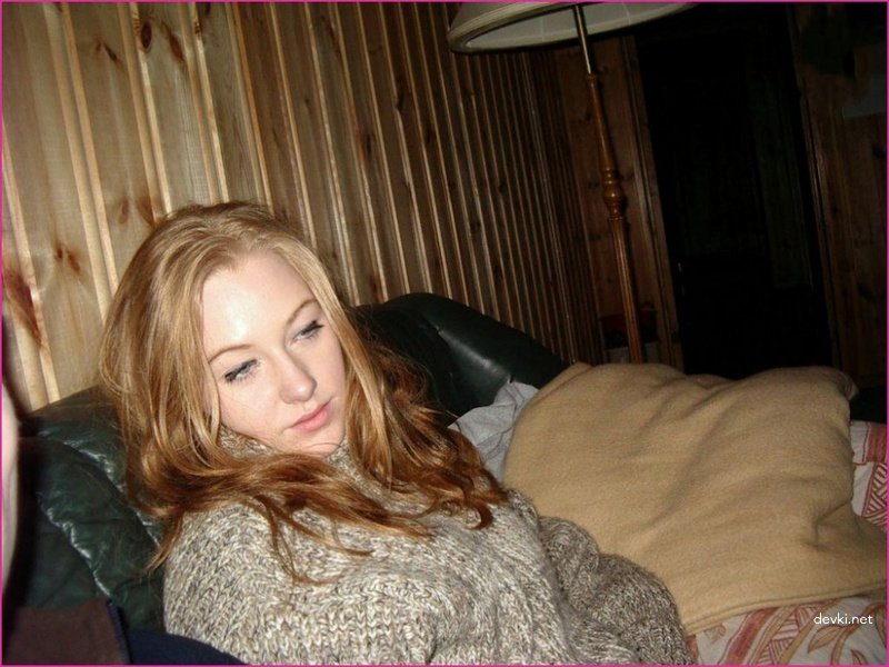 Fiery redhead babe deepthroats cock: Explicit amateur porn photo.