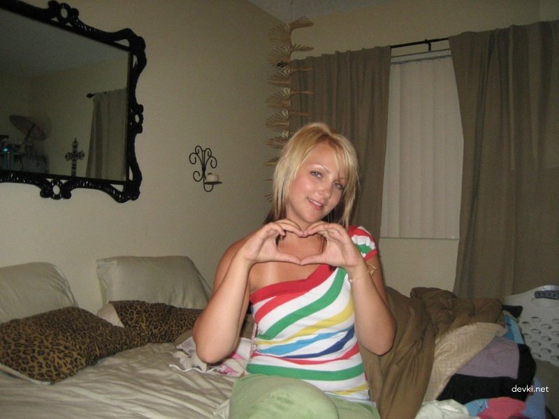 Amateur Nude Home Photoshoot: Bold and Explicit Poses!