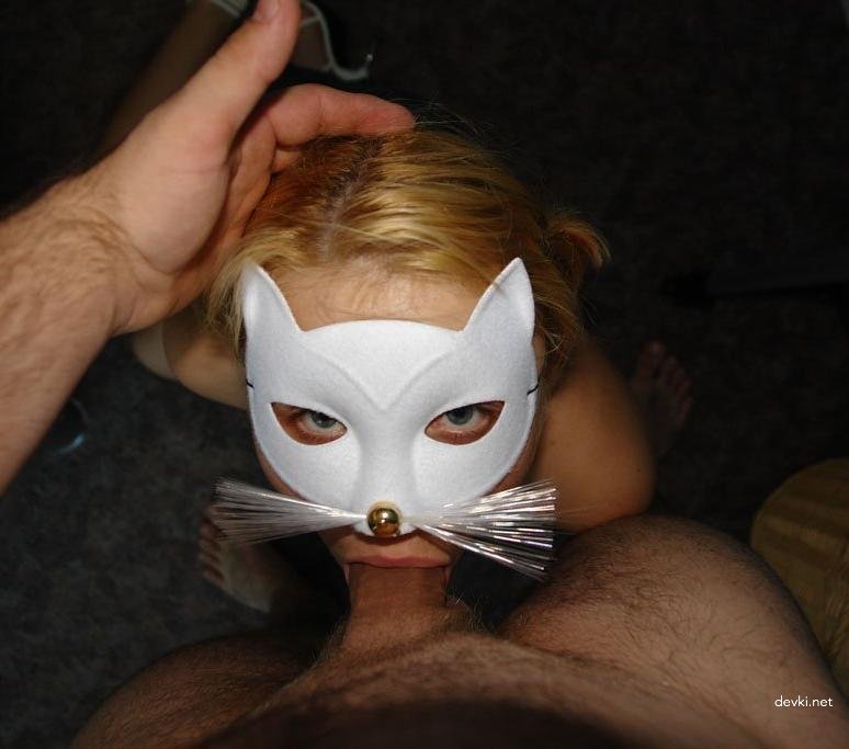 Hot Babes Give Blowjob: Explicit Amateur Porn Photos