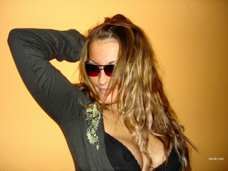 Mature Mulatto MILF Loves Sucking Cock - Explicit Amateur Porn Photo