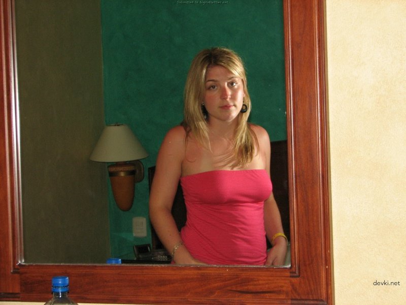 Young Amateur Exposes Tits: Explicit Photo Displaying Boobs