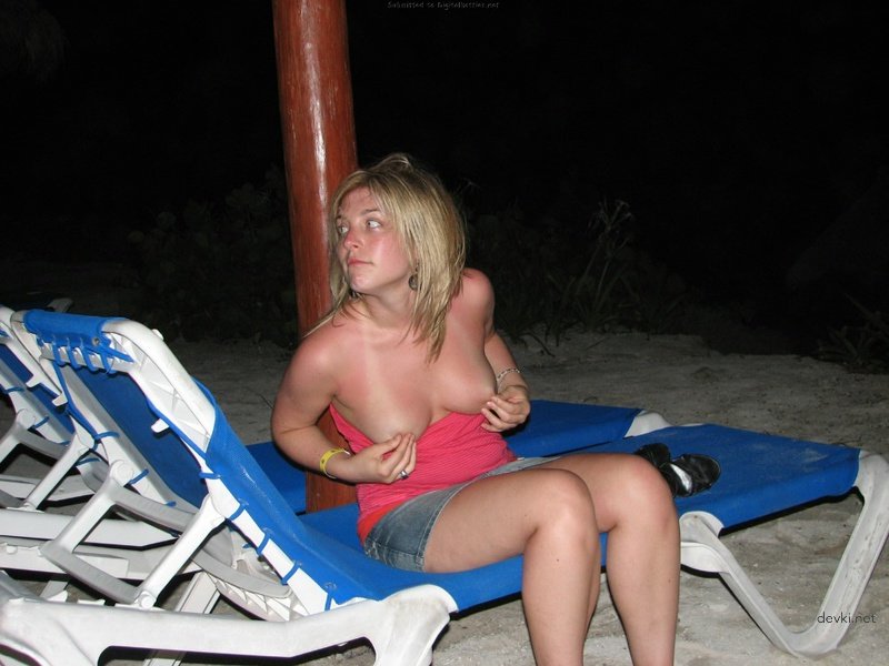 Young Amateur Exposes Tits: Explicit Photo Displaying Boobs