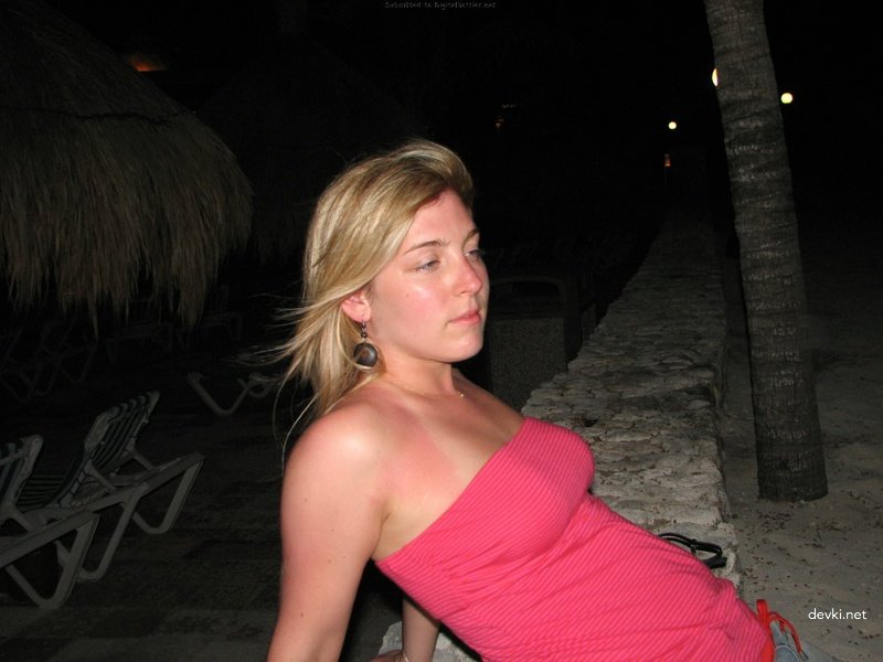 Young Amateur Exposes Tits: Explicit Photo Displaying Boobs