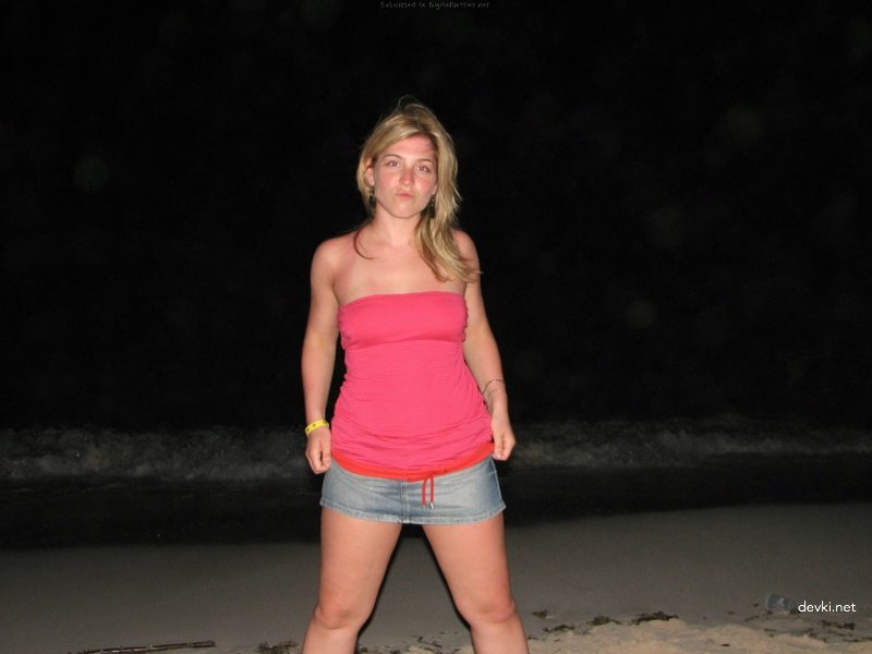 Young Amateur Exposes Tits: Explicit Photo Displaying Boobs