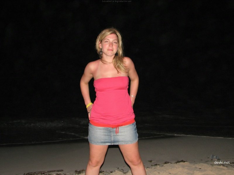 Young Amateur Exposes Tits: Explicit Photo Displaying Boobs