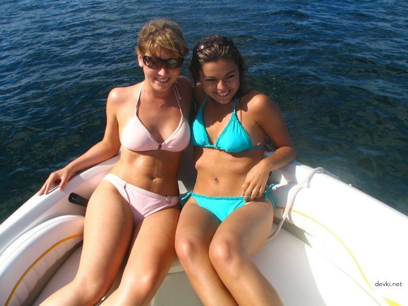 Young Amateur Exposes Tits: Explicit Photo Displaying Boobs